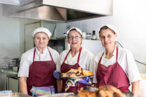 Comedor del Colegio Divino Salvador con servicio de cocina propia y menús saludables